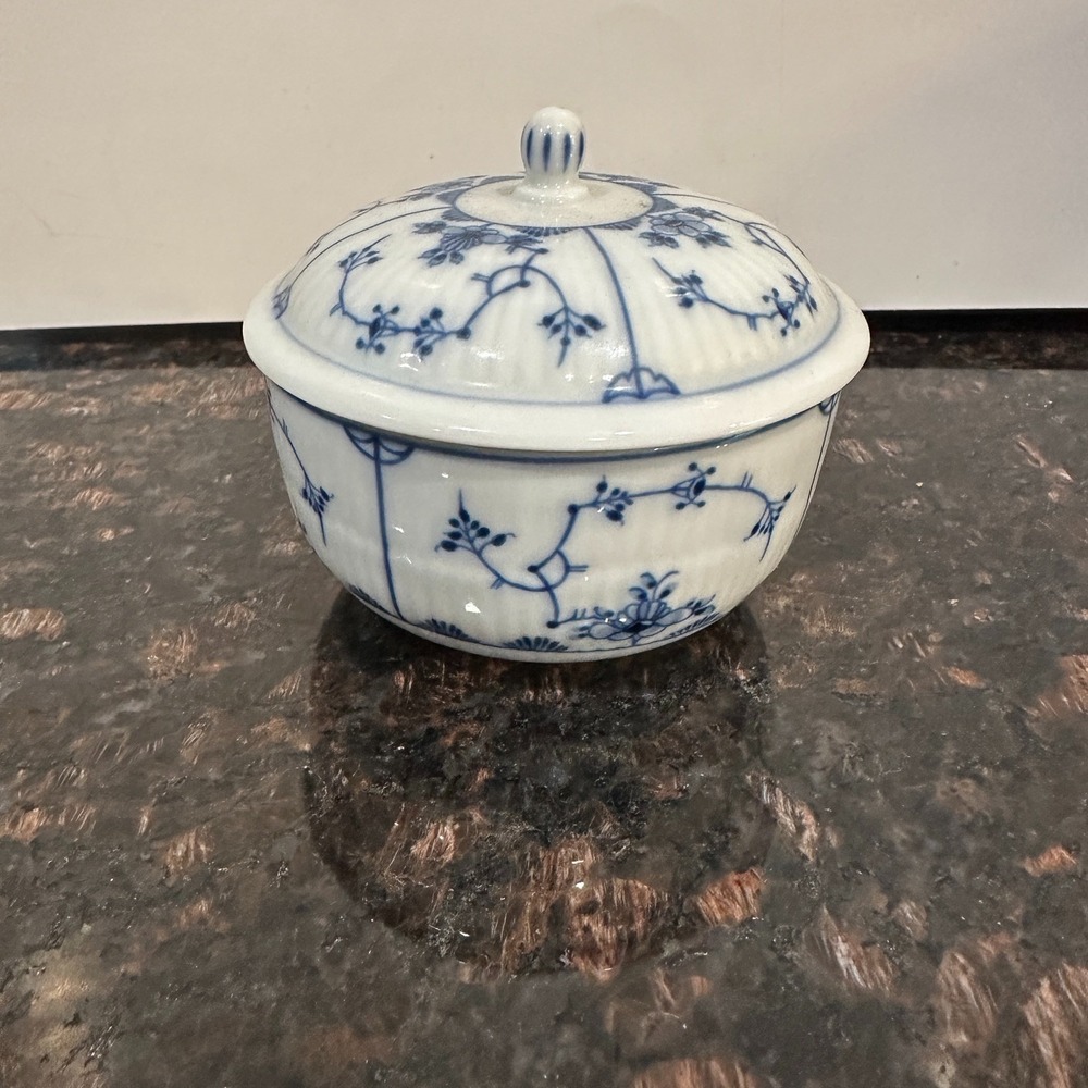 VTG Wallendorf 1764 Blue White Porcelain Lidded Bowl Germany Handarbeit RARE